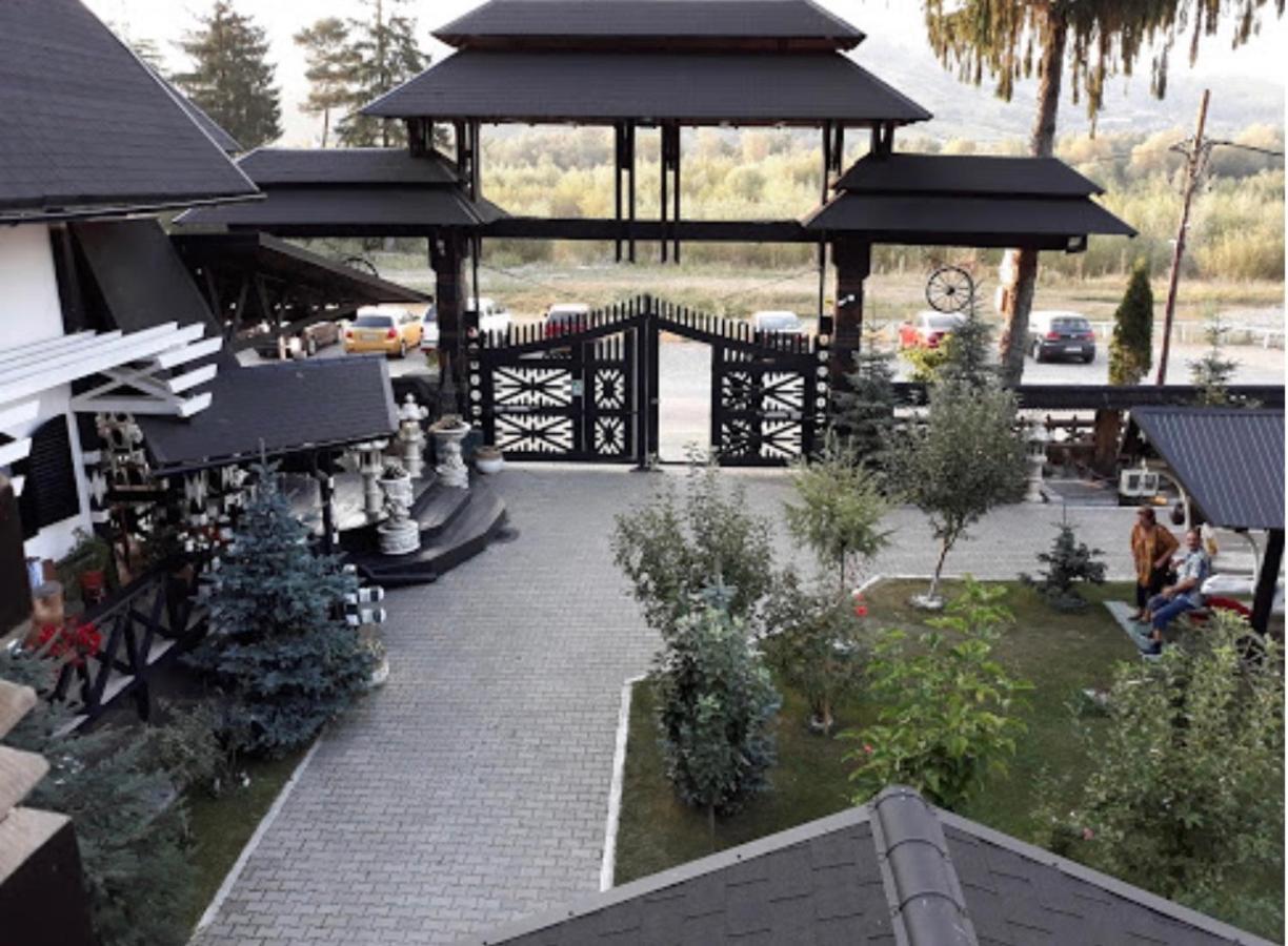 Complex Lions Bucovina Ξενοδοχείο Voronet Εξωτερικό φωτογραφία